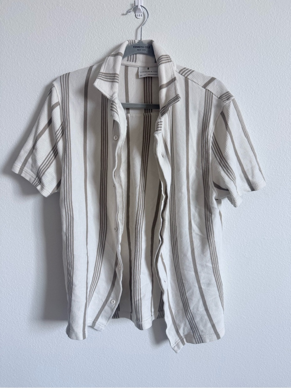 Larsson & Co Short-Sleeve Striped Button-Down in White and Taupe